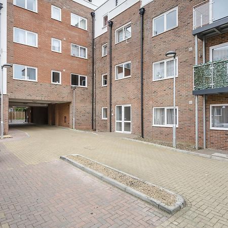 1 Bed Apt Sleeps 4 Luton  Exteriér fotografie