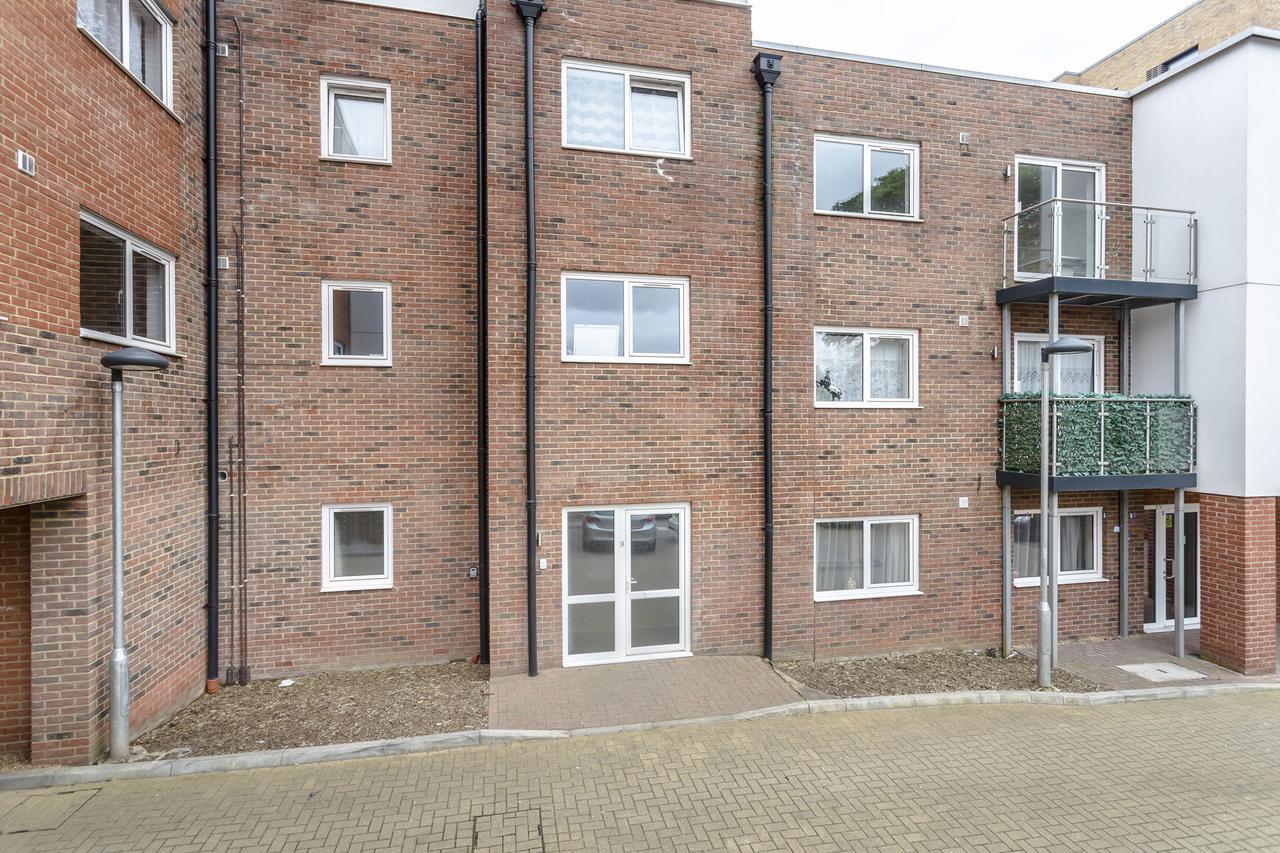 1 Bed Apt Sleeps 4 Luton  Exteriér fotografie