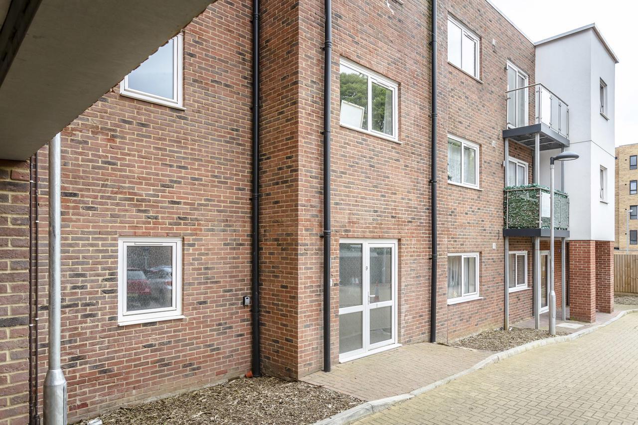 1 Bed Apt Sleeps 4 Luton  Exteriér fotografie