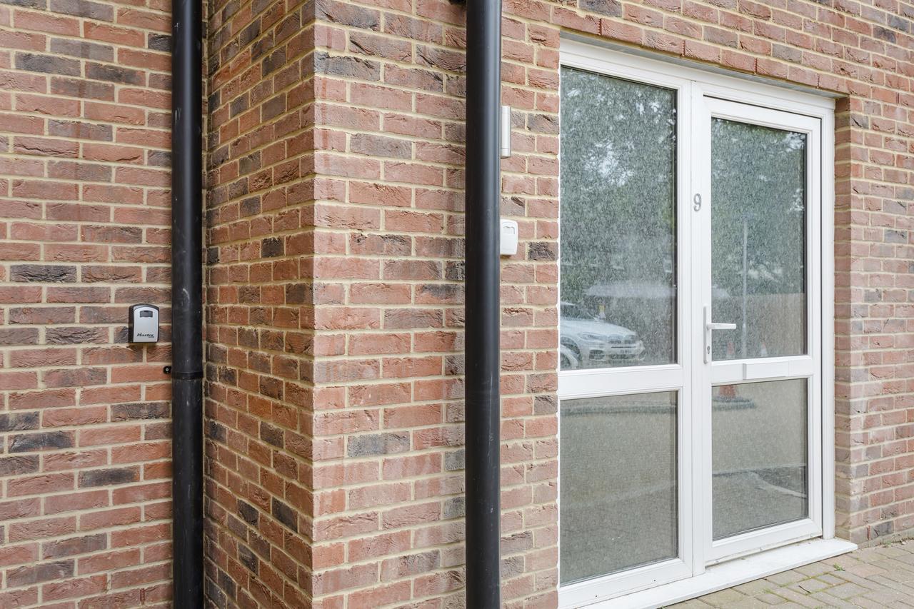 1 Bed Apt Sleeps 4 Luton  Exteriér fotografie